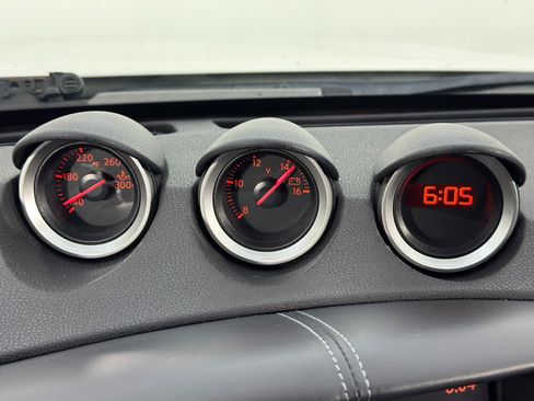 Used 2011 Nissan 370Z Touring image 23