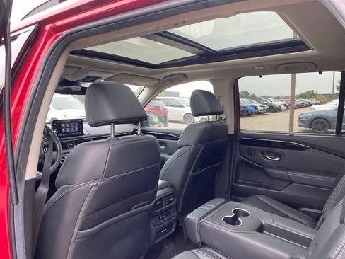 Used 2025 Honda Pilot Touring image 18