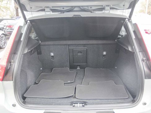 Used 2025 Volvo XC40 B5 Core image 24