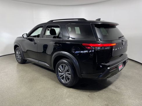 Used 2025 Nissan Pathfinder SV FWD image 5