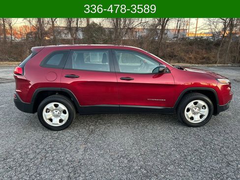 Used 2017 Jeep Cherokee Sport image 6