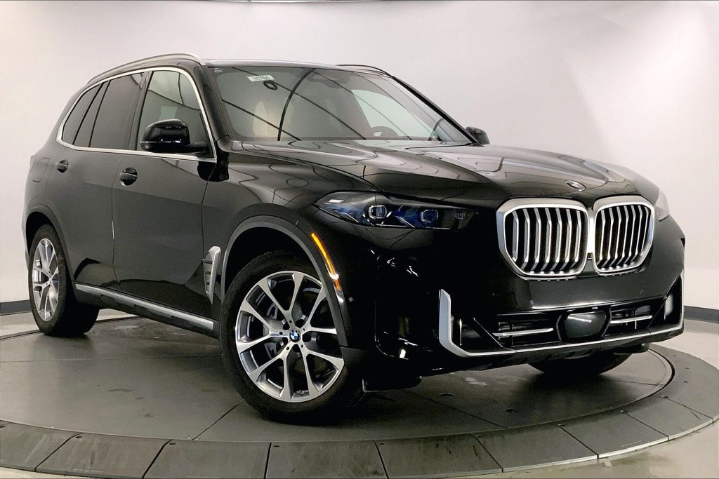 Certified 2026 BMW X5 xDrive40i w/ Premium Package AWD/4WD image 1