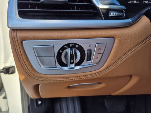 Used 2020 BMW 745e xDrive AWD/4WD image 26