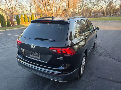 Used 2018 Volkswagen Tiguan SE w/ Panoramic Sunroof Package image 19