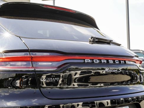 Used 2021 Porsche Macan S AWD/4WD image 12