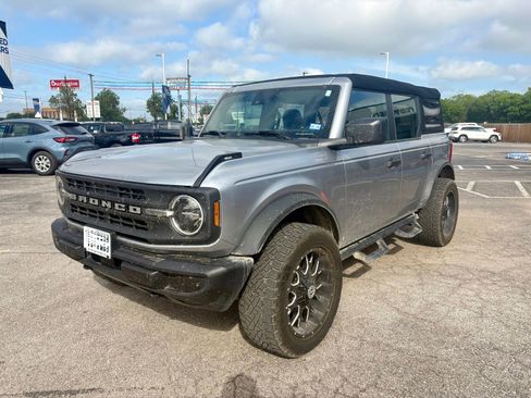 Used 2023 Ford Bronco 4-Door AWD/4WD image 9