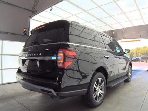 Used 2024 Ford Expedition Limited RWD image 2