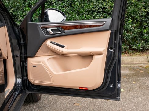 Used 2024 Porsche Macan S image 30