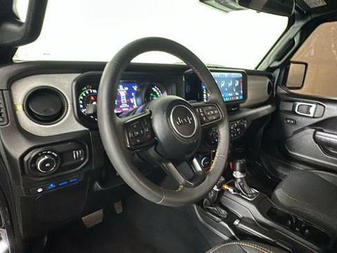 Used 2024 Jeep Wrangler Unlimited w/ Convenience Group AWD/4WD image 12