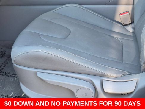 Used 2025 Hyundai Elantra SEL FWD image 15