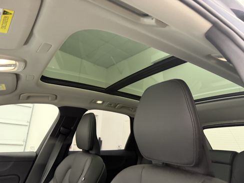 Certified 2025 Volvo XC60 B5 Plus AWD/4WD image 16
