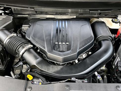 Used 2025 Chevrolet Traverse High Country w/ LPO, Floor Liner Package FWD image 31