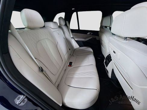 Used 2022 BMW X5 M50i w/ Executive Package image 33