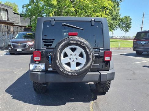 Used 2018 Jeep Wrangler Unlimited Sport S AWD/4WD image 25