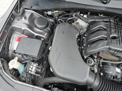 Used 2014 Chrysler 300 C image 56