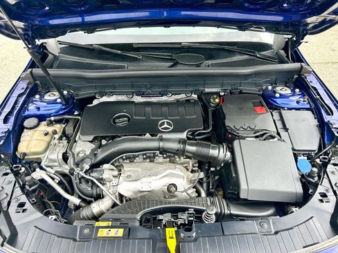 Used 2021 Mercedes-Benz GLB 250 4MATIC w/ Premium Package image 28