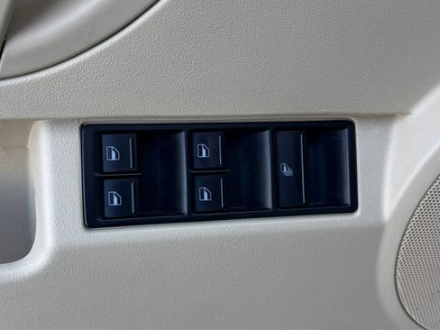 Used 2009 Volkswagen Beetle S image 35