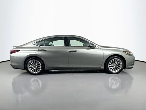 Used 2020 Lexus ES 350 Luxury w/ Accessory Package image 4