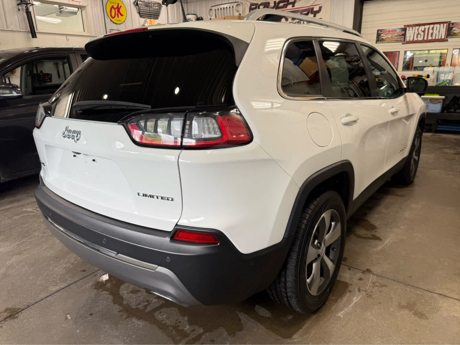 Used 2021 Jeep Cherokee Limited AWD/4WD image 6