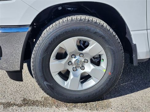 New 2026 RAM 1500 4x4 Crew Cab image 8