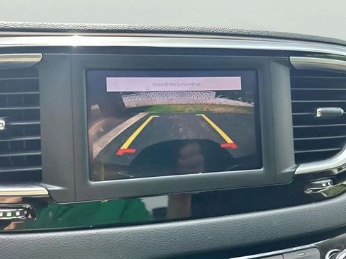 Used 2022 Chrysler Voyager LX FWD image 13