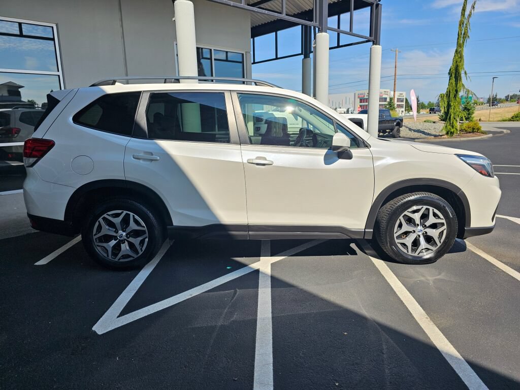 Used 2021 Subaru Forester Premium AWD/4WD image 6