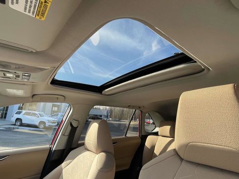 Used 2020 Toyota RAV4 XLE image 7