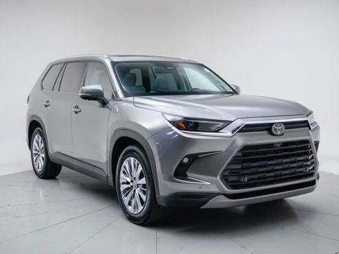 Used 2025 Toyota Grand Highlander AWD image 11