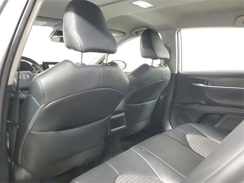 Used 2023 Toyota Camry SE image 11