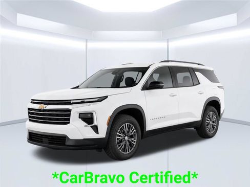 Used 2024 Chevrolet Traverse LT FWD image 2