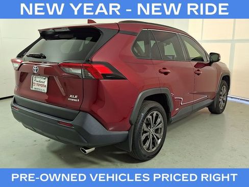 Used 2023 Toyota RAV4 XLE Premium image 8