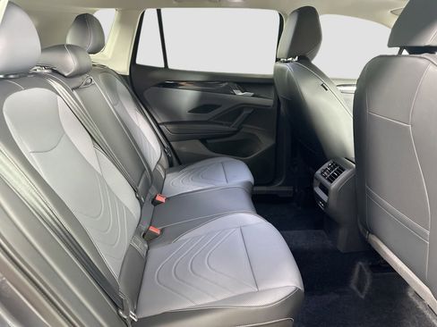 New 2026 Volkswagen Tiguan SE image 25