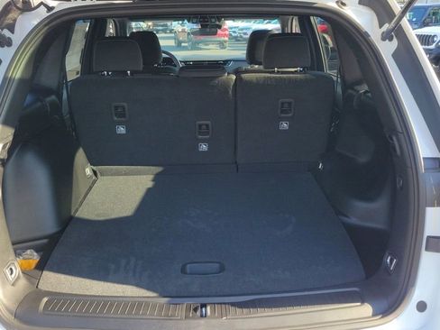 New 2025 Jeep Grand Cherokee Laredo image 8