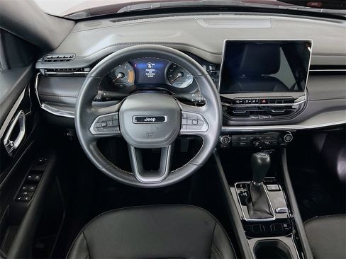 Used 2022 Jeep Compass Limited image 4