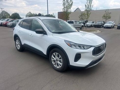 Used 2023 Ford Escape Active AWD/4WD image 3