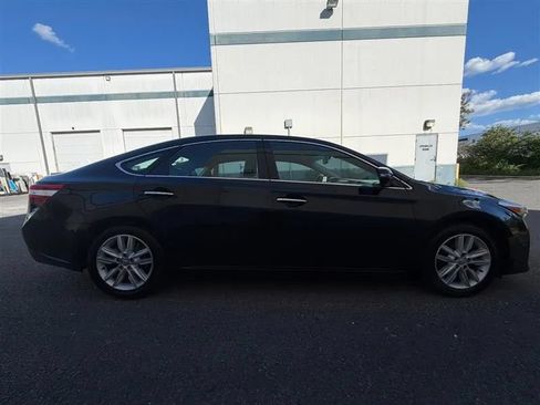 Used 2013 Toyota Avalon XLE Premium FWD image 23