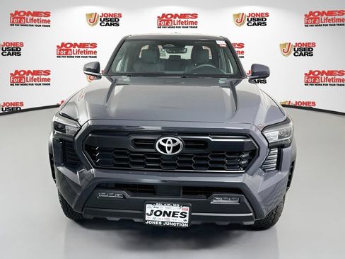 Used 2025 Toyota Tacoma TRD Off-Road AWD/4WD image 12