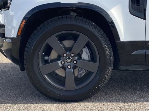 Used 2021 Land Rover Defender 110 X-Dynamic HSE image 32