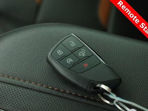 Used 2022 GMC Sierra 1500 AT4 w/ AT4 Premium Package image 3