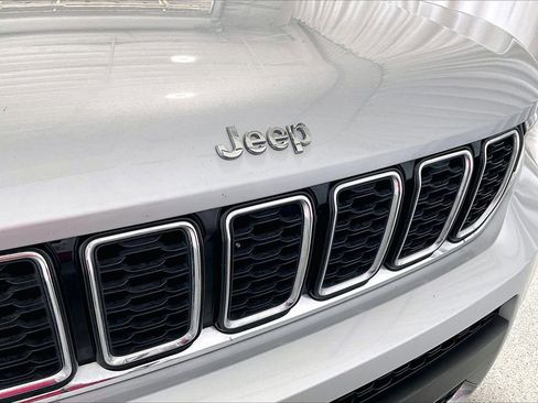 Used 2023 Jeep Grand Cherokee L Limited image 7