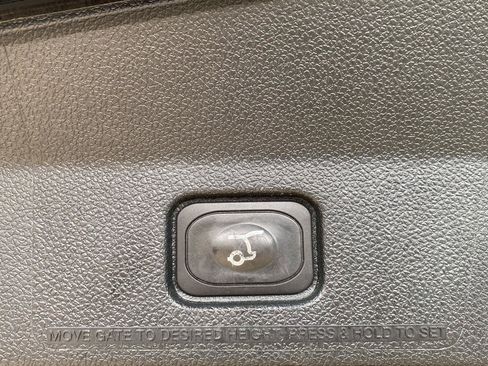 Used 2018 Ford Explorer XLT w/ Equipment Group 202A AWD/4WD image 11