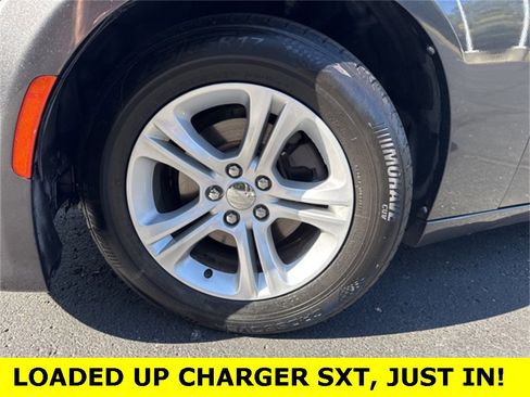 Used 2019 Dodge Charger SXT w/ Leather Interior Group image 32