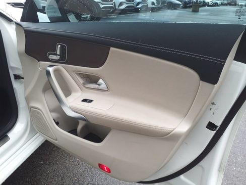 Used 2023 Mercedes-Benz CLA 250 image 11