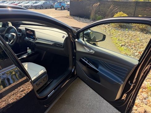 New 2025 Volkswagen ID.4 Pro S Plus image 11