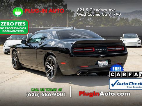 Used 2018 Dodge Challenger R/T Scat Pack RWD image 2