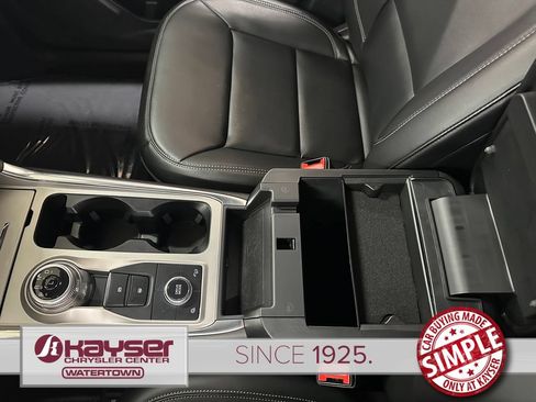 Used 2023 Ford Explorer XLT w/ Equipment Group 202A AWD/4WD image 31