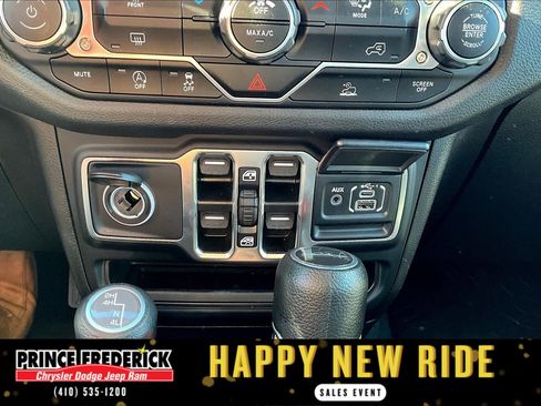 Used 2024 Jeep Gladiator Sport image 29