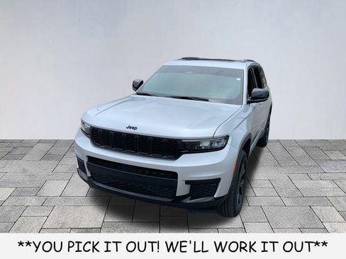 Used 2024 Jeep Grand Cherokee L Altitude RWD image 3