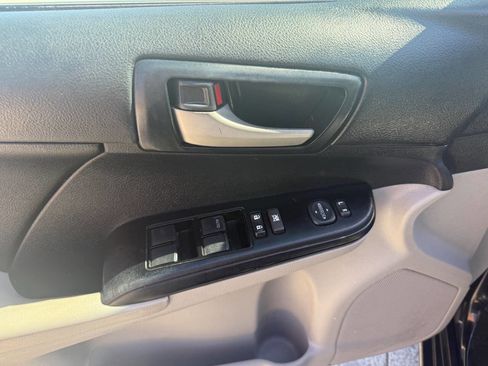 Used 2013 Toyota Camry LE image 18
