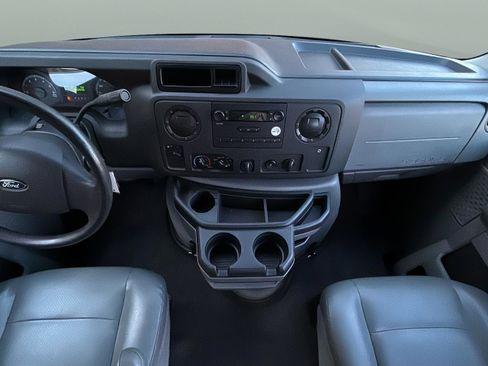 Used 2014 Ford E-250 and Econoline 250 Van 3D w/ Power Group image 31